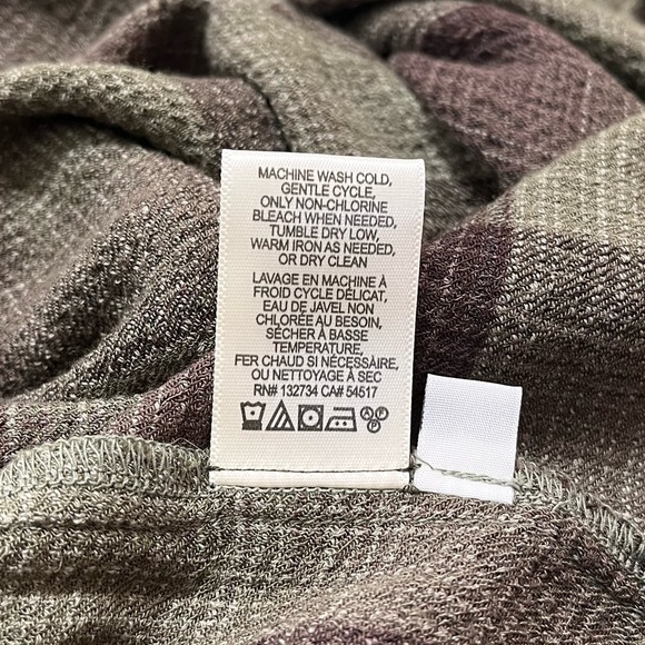 🔥Side Stitch🔥 Long Sleeve Plaid Button Down
Top Size Small - Picture 5 of 6